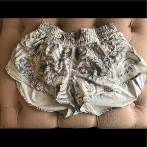 Lululemon Hotty Hot shorts
